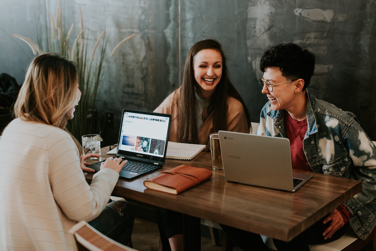 Internship Abroad Paid Internship abroad for students StudySmarter Magazine