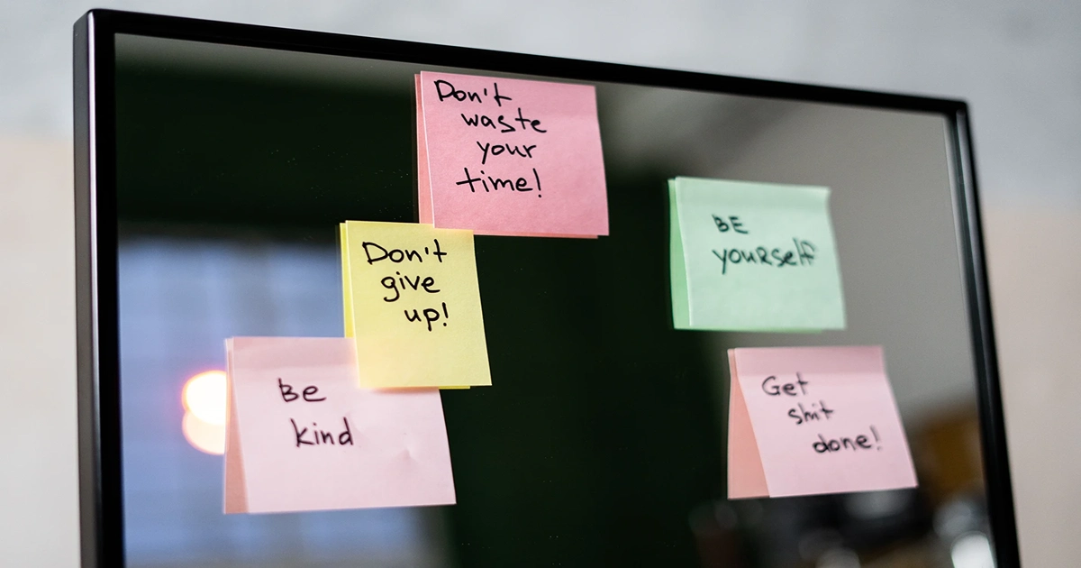 Self-motivation quotes on sticky notes on a computer screen, Vaia Magazine